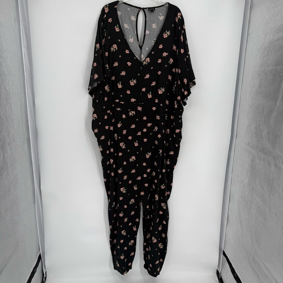 Torrid Black Floral Size 6X Wide Leg Challis Jumpsuit Keyhole Back women’s - Picture 9 of 9